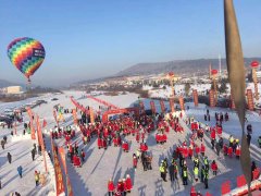 黑龙江伊春林海奇石冰雪节热气球助阵绚丽开场